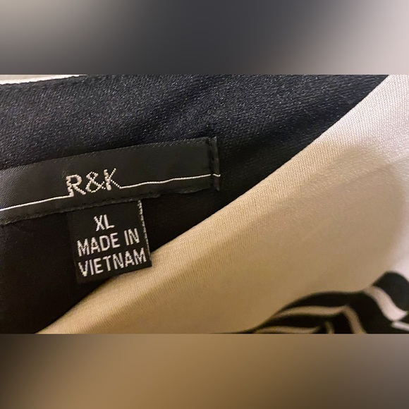 R&K~Women’s Black/Cream Sleeveless Flare Bottom Asymmetrical Mini Dress Size XL - Picture 4 of 10